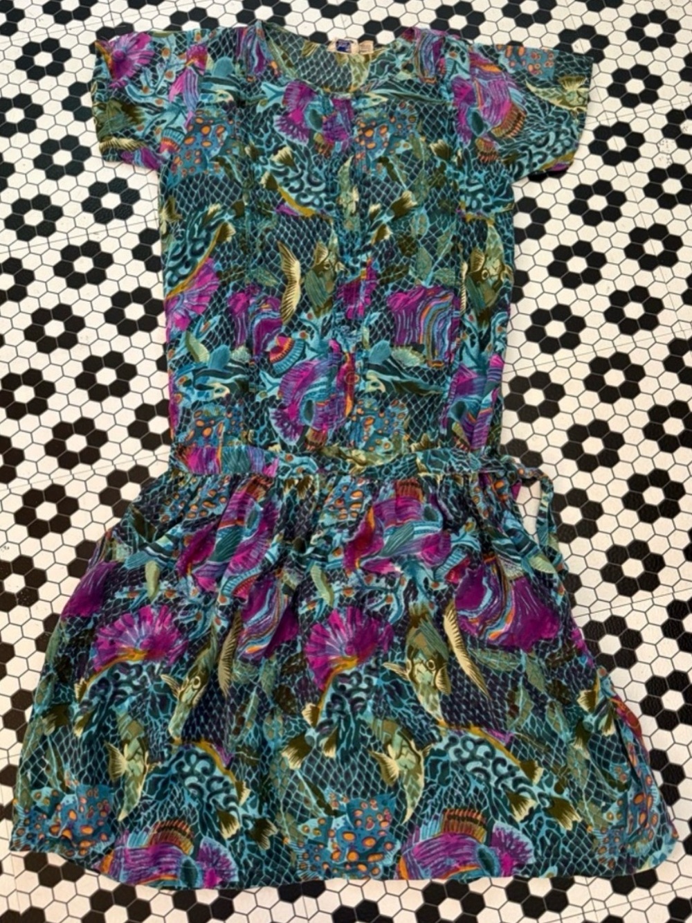 Vintage Jasmine Dress Women’s Medium tread Purple Fish Net Print Rayon Indie Art